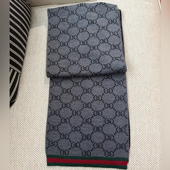 gucci scarf - Picture 2 of 7